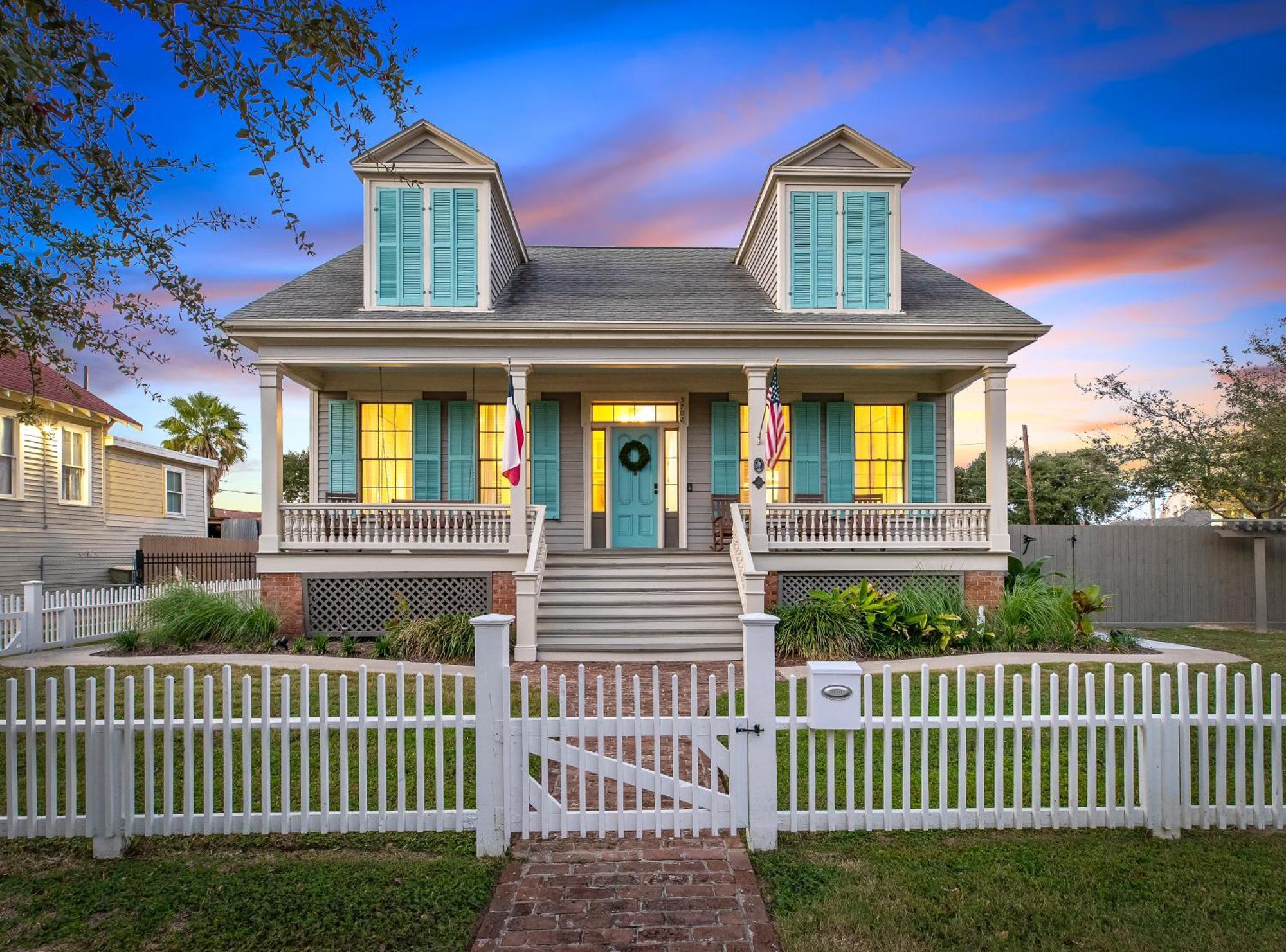 Historic 1871 Coastal Breeze With Heated Pool - Restoring Galveston Villa Eksteriør billede