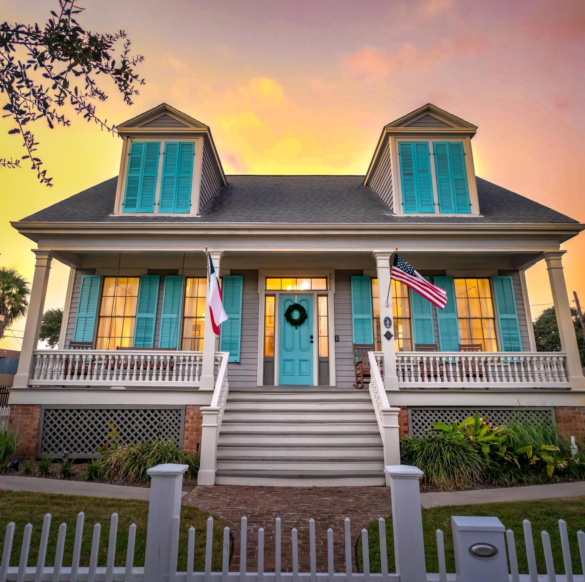 Historic 1871 Coastal Breeze With Heated Pool - Restoring Galveston Villa Eksteriør billede