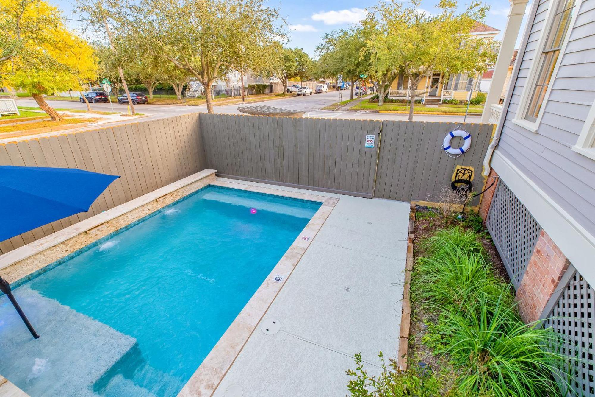 Historic 1871 Coastal Breeze With Heated Pool - Restoring Galveston Villa Eksteriør billede