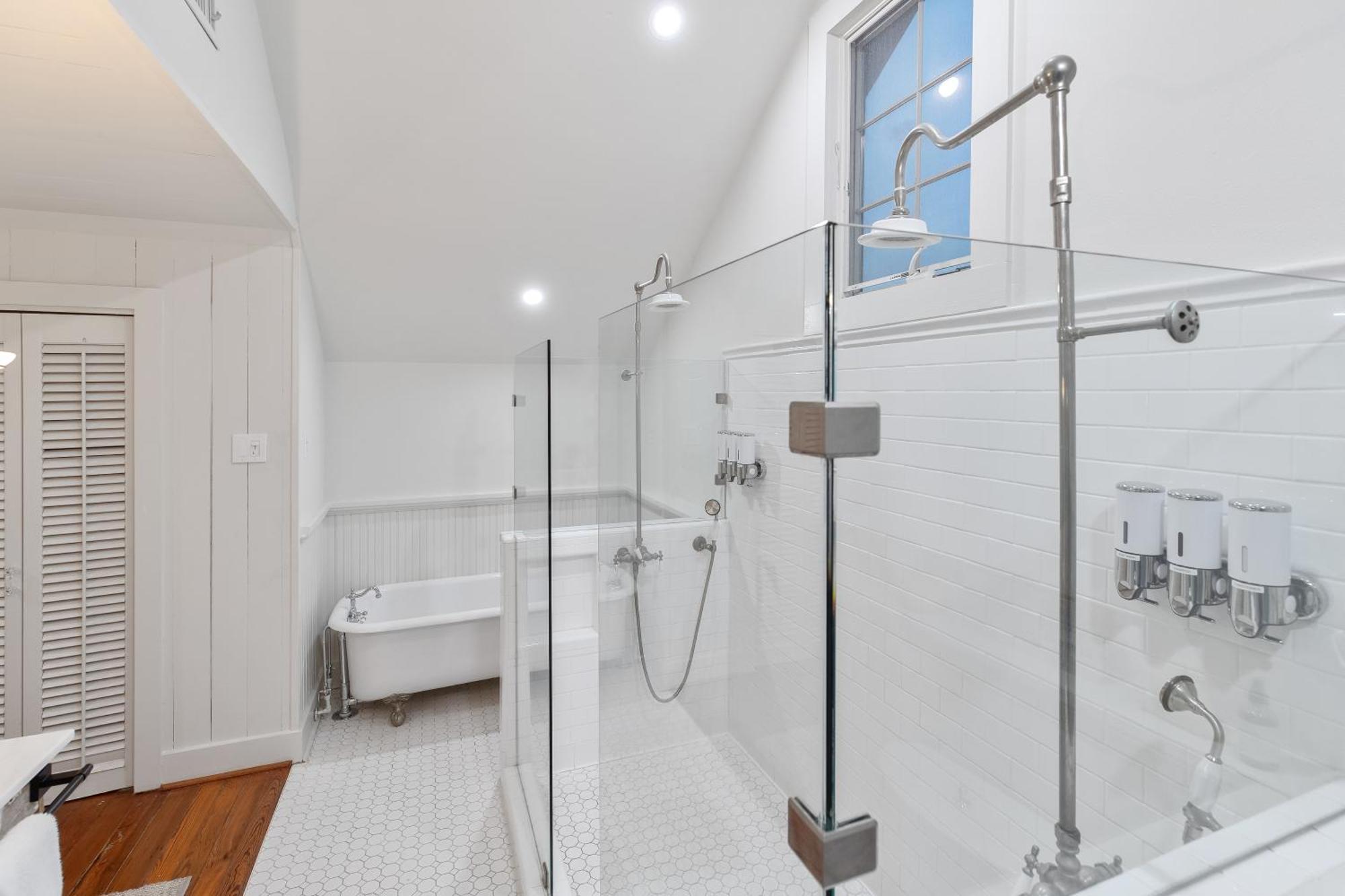 Historic 1871 Coastal Breeze With Heated Pool - Restoring Galveston Villa Eksteriør billede